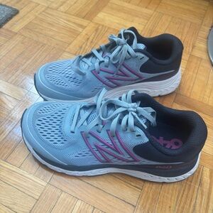 New Balance 840 Gray and Pink Athletic Shoes (BRAND NEW)